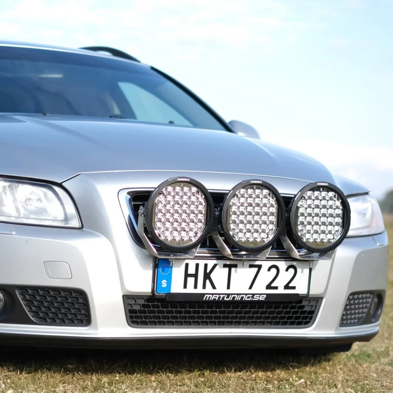 Volvo V70 2008-2016 Aurora Original Extraljuspaket 540W (54000lm) (3x Aurora LED 9" extraljus + Hållare + Reläsats) Rabatt