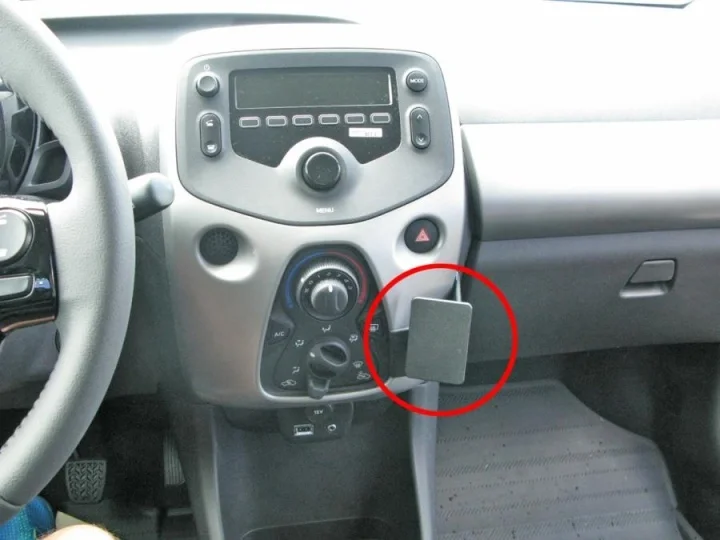 Brodit 855035 - Angled mount Toyota AYGO/Citroen C1/Peugeot 108 2014-> Beställ nu