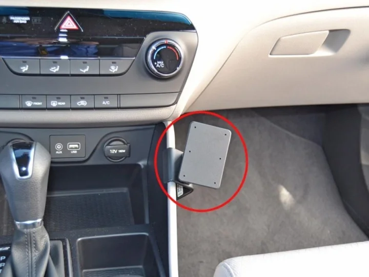 Rabatt Brodit 855154 - Angled mount Hyundai Tucson 2016->